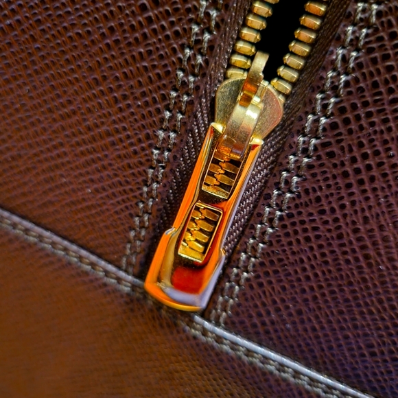 Maroon leather carry on travel bag - Picture 7 of 12